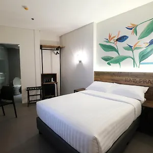 Hotel U Makati ***