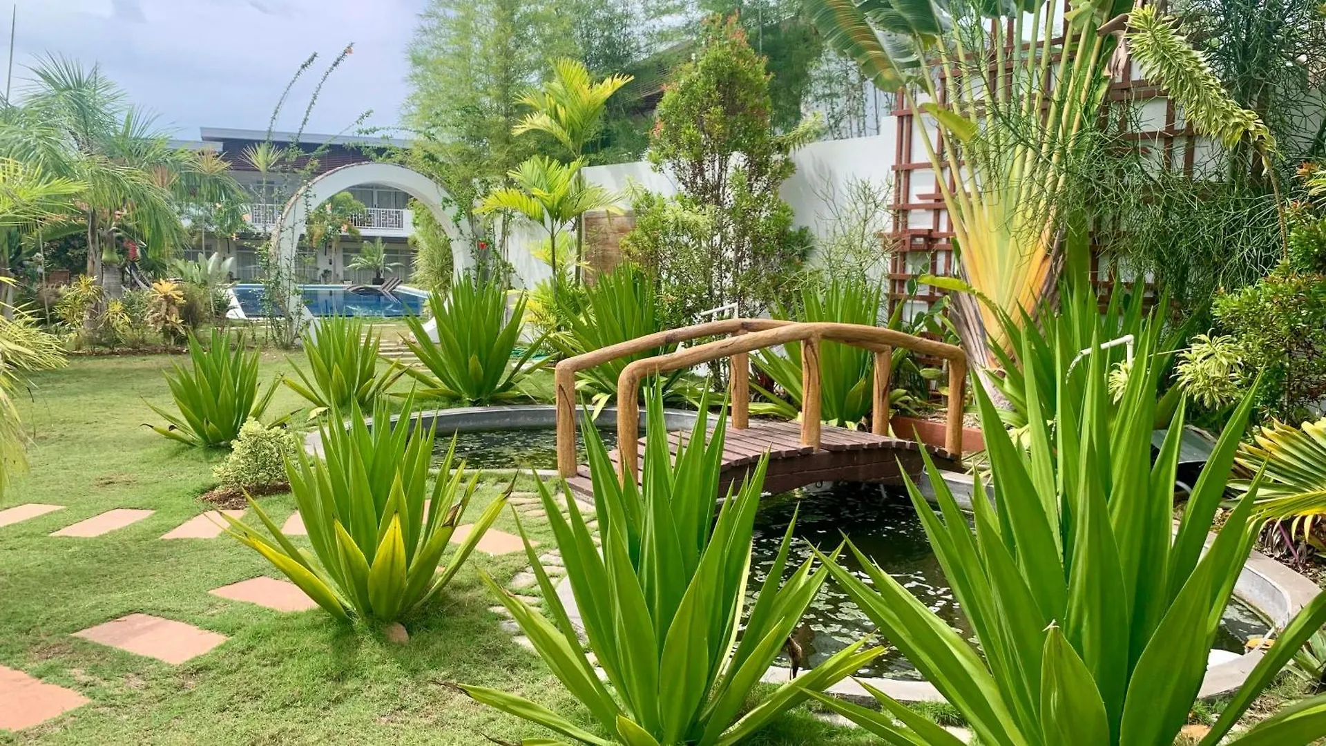 Bella Napoli Resort & Resto 邦劳 酒店